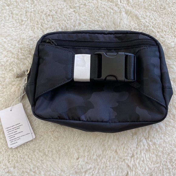 ❤️ Lululemon Large Everywhere Bag in Heritage 365 Camo Deep Coal Multi NWT - Picture 4 of 5